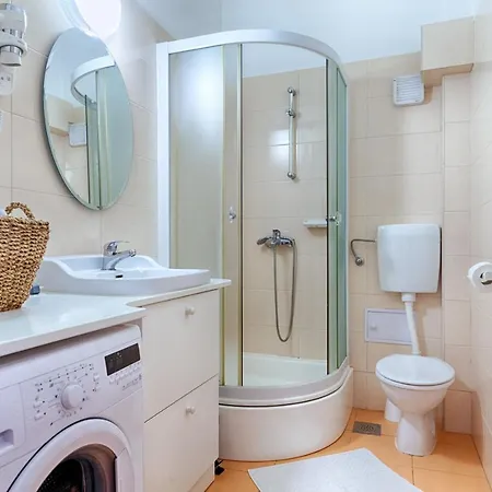 Lilly Apartamento Vis